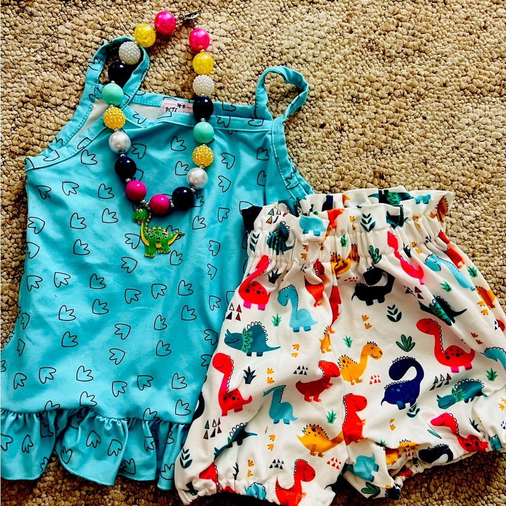 Girls Pete& Lucy Dino outfit + necklace